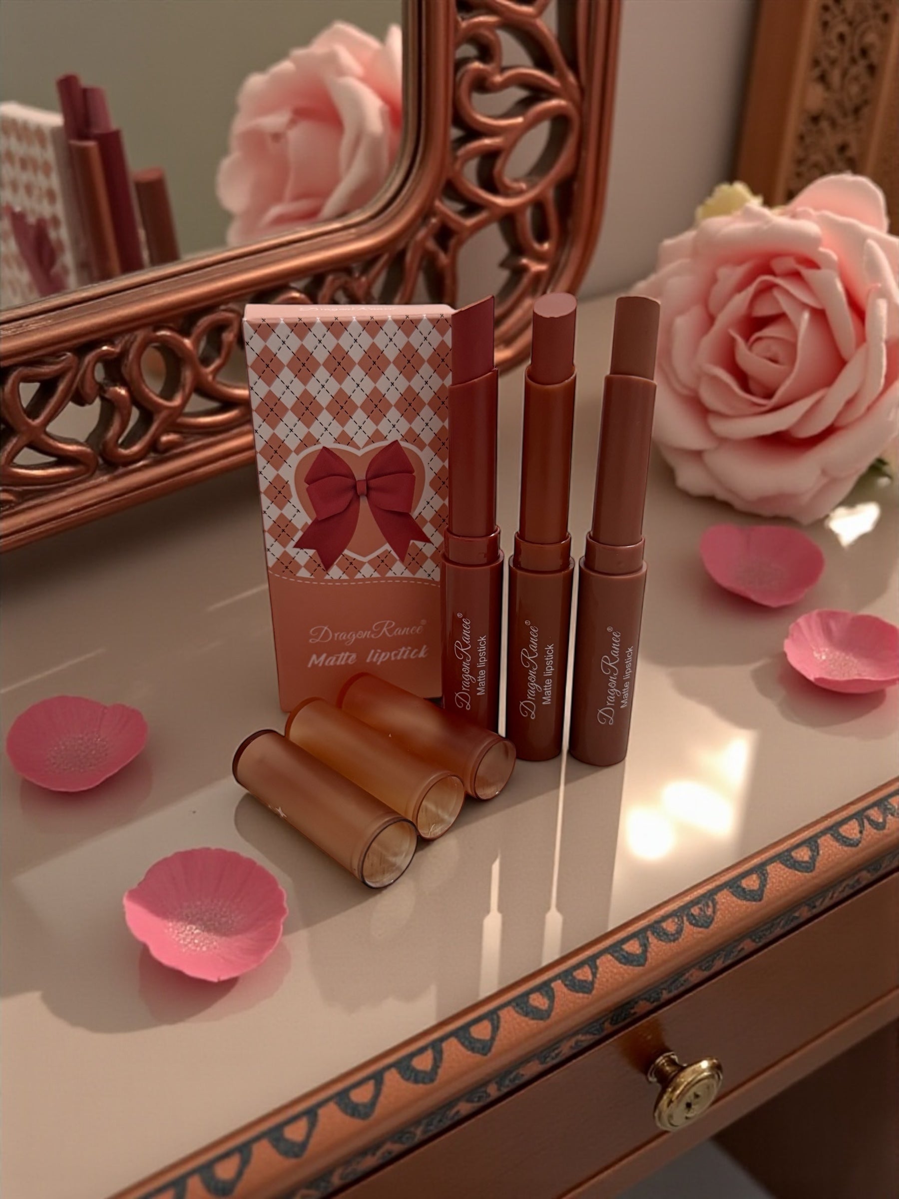 Refe:C labial lipstick retráctil matte súper hermosos tipo fino