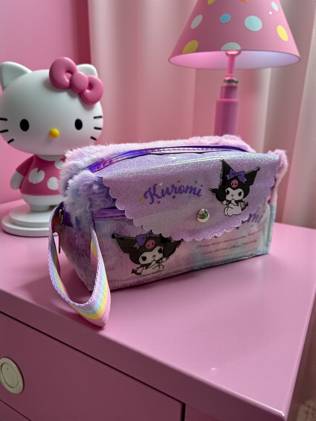 Cosmetiquera peluda sanrio