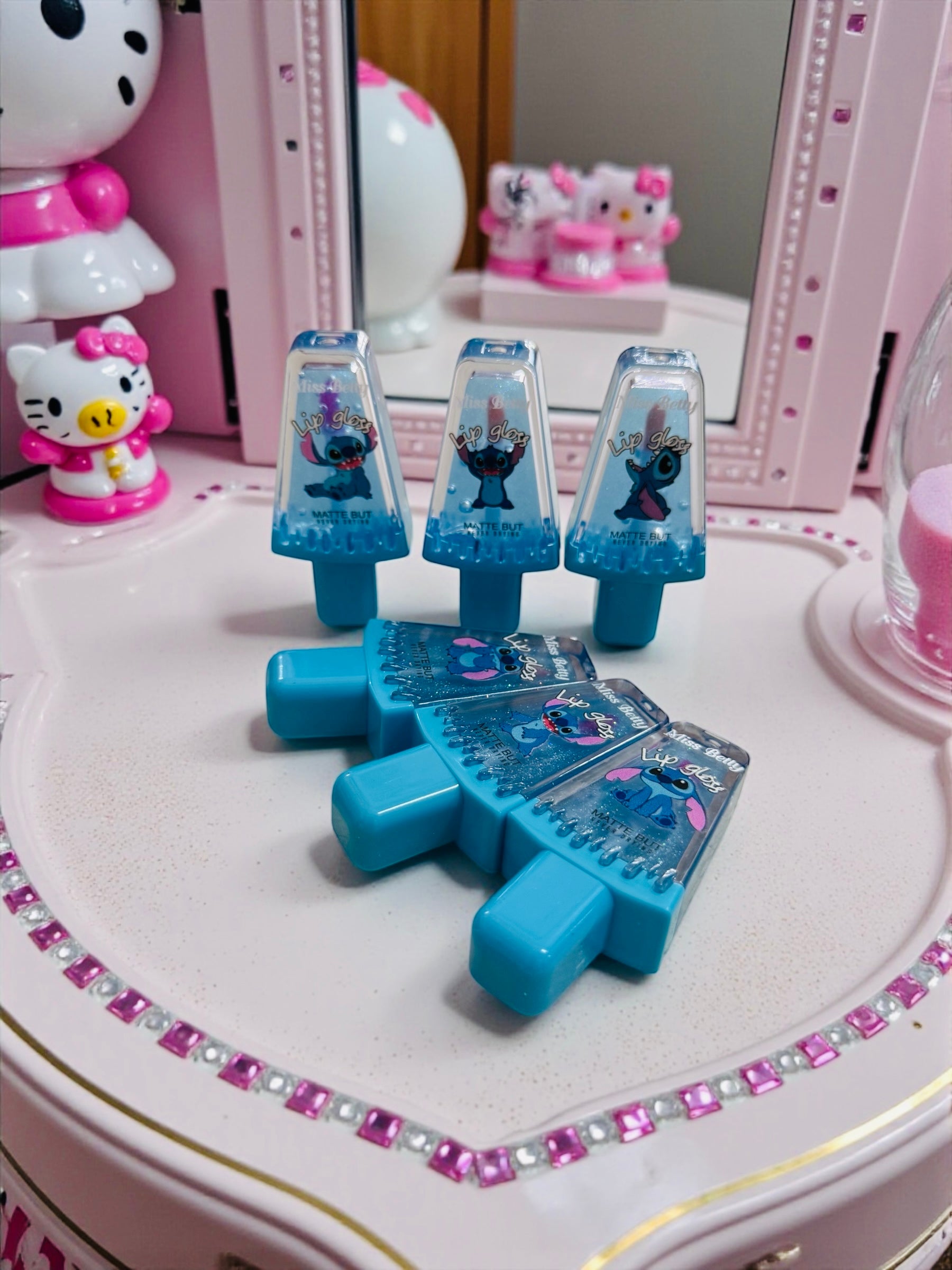 Lip gloss stitch