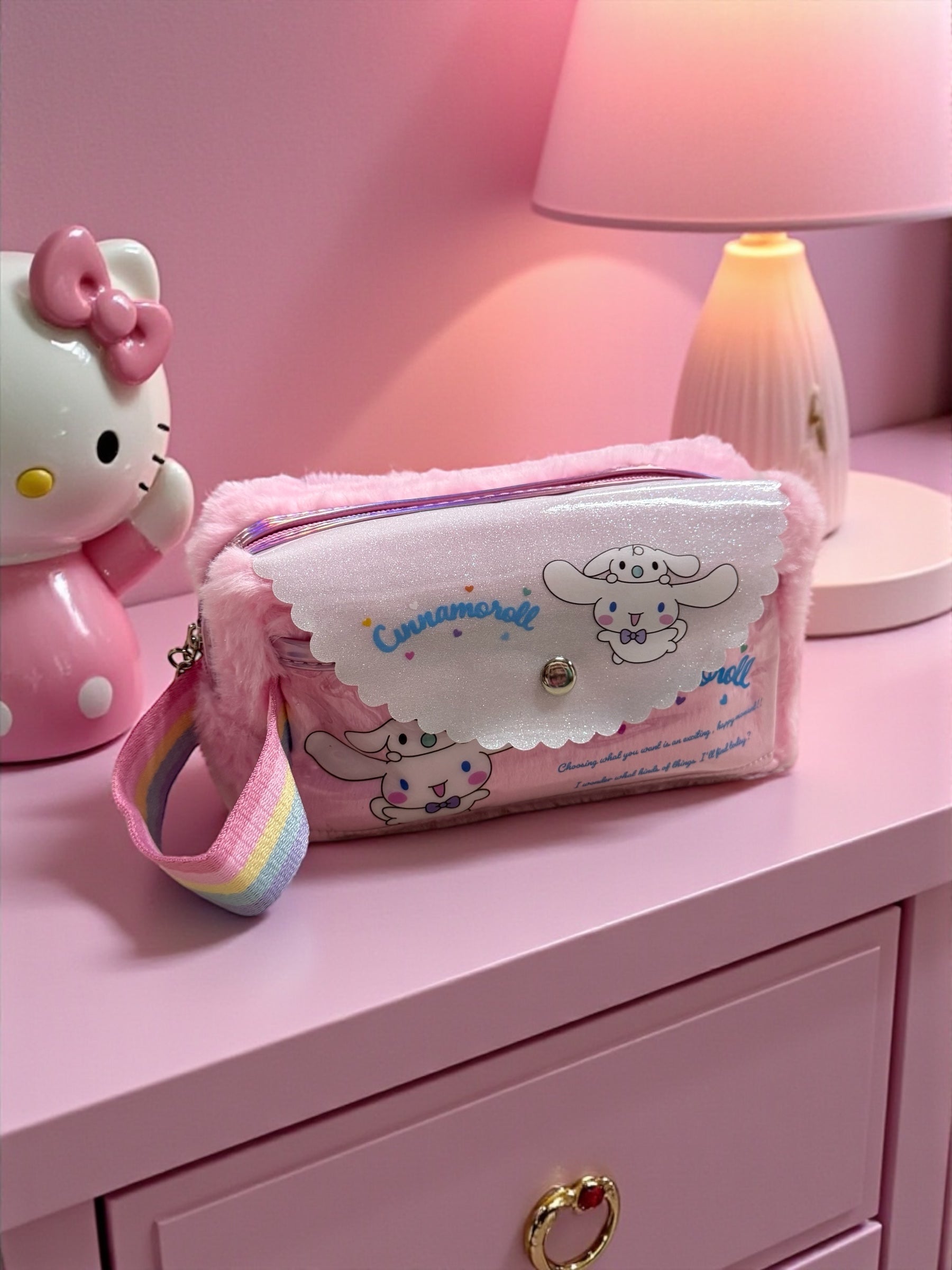 Cosmetiquera peluda sanrio